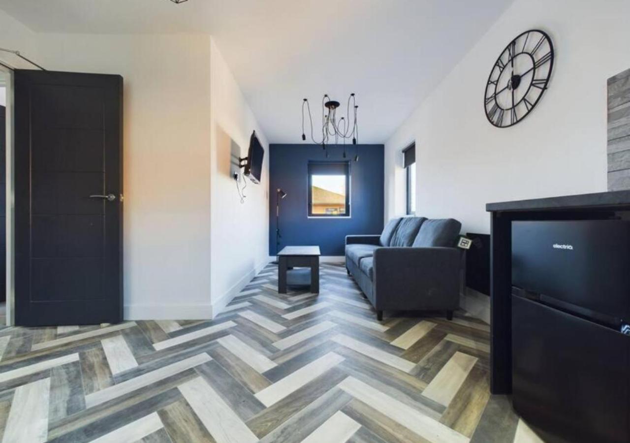 Newark House Premium Apartments With Sofa Beds - Wifi - Free Parking - Perfect For Contractors! Peterborough Exterior foto