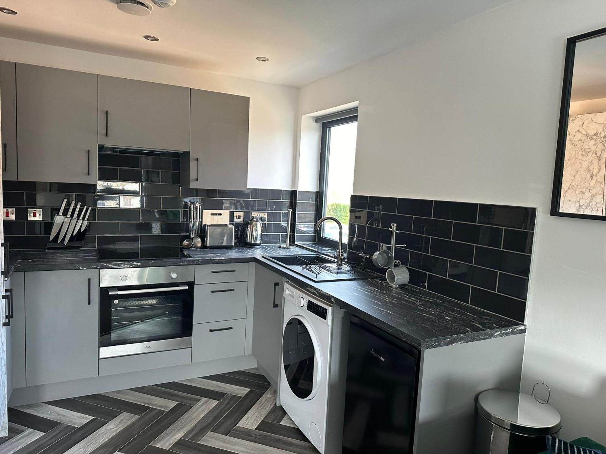 Newark House Premium Apartments With Sofa Beds - Wifi - Free Parking - Perfect For Contractors! Peterborough Exterior foto